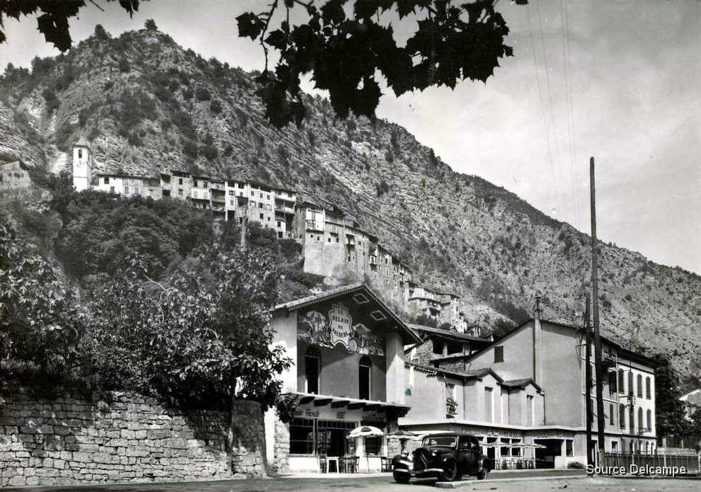 06 Touet Sur Var Les hotels et le village.jpg